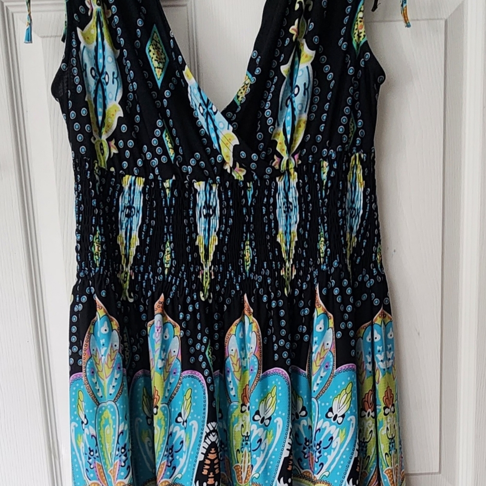 Sleeveless, deep Vneck Dress.Fully elasticized waist for perfect fit. Size XL